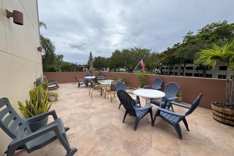 Condo in Tamarac, Florida, 2 bedrooms № 2177436 - photo 4