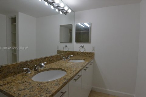 Condominio en venta en Aventura, Florida, 2 dormitorios, 91.97 m2 № 1987986 - foto 12