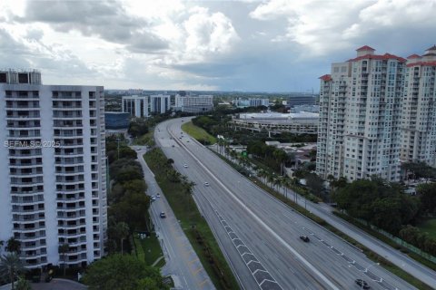 Condominio en venta en Aventura, Florida, 2 dormitorios, 91.97 m2 № 1987986 - foto 5
