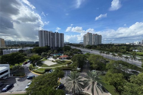 Condominio en venta en Aventura, Florida, 2 dormitorios, 91.97 m2 № 1987986 - foto 2