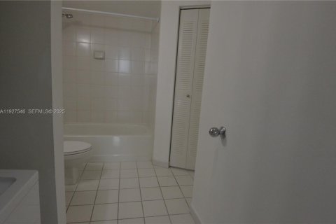 Condominio en venta en Aventura, Florida, 2 dormitorios, 91.97 m2 № 1987986 - foto 17