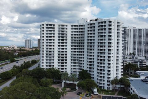 Condominio en venta en Aventura, Florida, 2 dormitorios, 91.97 m2 № 1987986 - foto 1