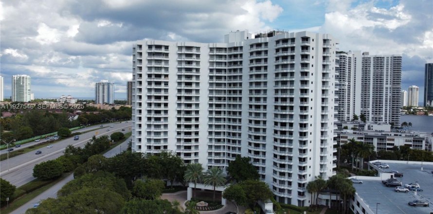 Condominio en Aventura, Florida, 2 dormitorios № 1987986
