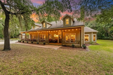 House in Geneva, Florida 5 bedrooms, 316.61 sq.m. № 2209244