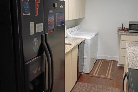 Condo in Gainesville, Florida, 2 bedrooms № 2113593 - photo 11
