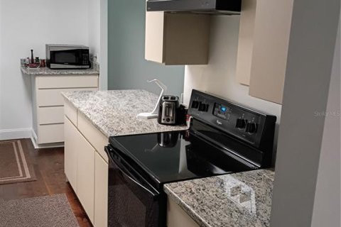 Condo in Gainesville, Florida, 2 bedrooms № 2113593 - photo 10