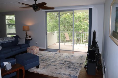 Condo in Gainesville, Florida, 2 bedrooms № 2113593 - photo 9