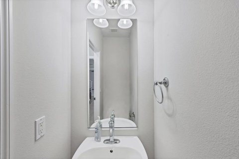 Townhouse in Sarasota, Florida 3 bedrooms, 154.31 sq.m. № 1725397 - photo 26