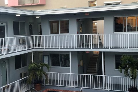 Студия в кондо в Майами-Бич, Флорида № 2006256