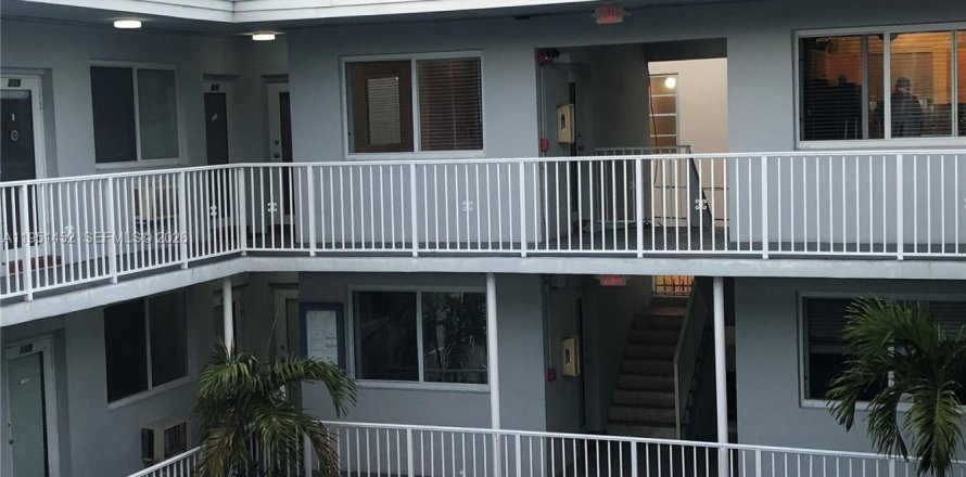 Студия в кондо в Майами-Бич, Флорида № 2006256