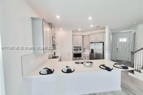 Casa en alquiler en Kissimmee, Florida, 4 dormitorios, 198.81 m2 № 1774950 - foto 7