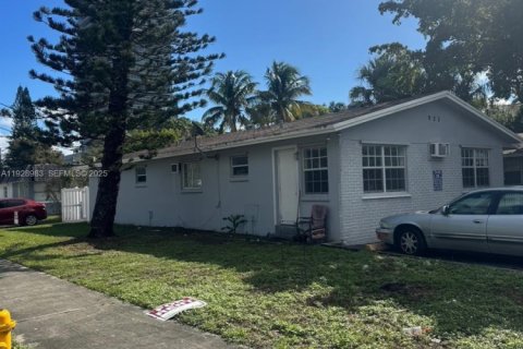 Commercial property in Hallandale Beach, Florida № 1987326 - photo 2