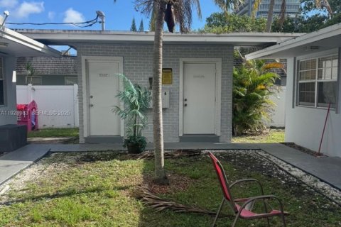 Commercial property in Hallandale Beach, Florida № 1987326 - photo 6