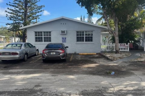 Commercial property in Hallandale Beach, Florida № 1987326 - photo 3