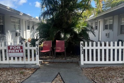 Commercial property in Hallandale Beach, Florida № 1987326 - photo 5