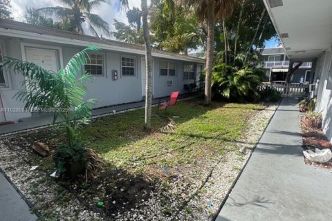 Commercial property in Hallandale Beach, Florida № 1987326 - photo 1
