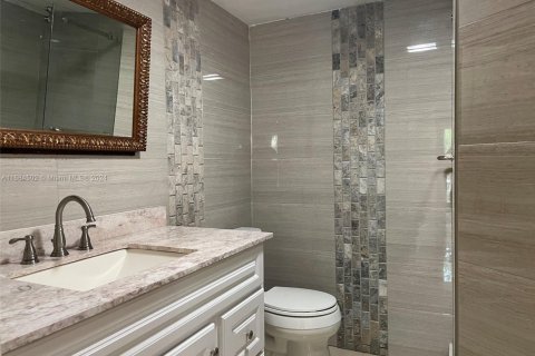 Condo in Lauderdale Lakes, Florida, 2 bedrooms  № 1811619 - photo 3