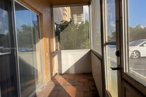 Condo in Lauderdale Lakes, Florida, 2 bedrooms  № 1811619 - photo 6