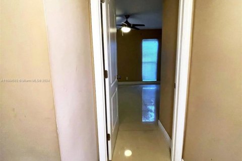 Condo in Lauderdale Lakes, Florida, 2 bedrooms  № 1811619 - photo 19