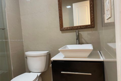 Condo in Lauderdale Lakes, Florida, 2 bedrooms  № 1811619 - photo 17
