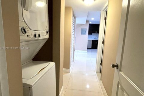 Condo in Lauderdale Lakes, Florida, 2 bedrooms  № 1811619 - photo 20