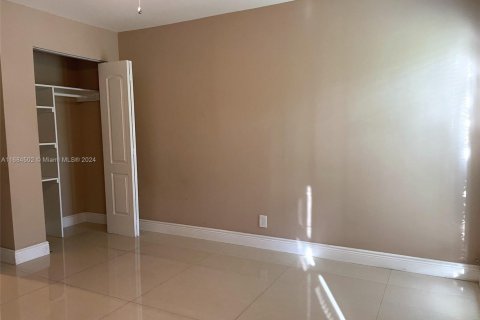 Condo in Lauderdale Lakes, Florida, 2 bedrooms  № 1811619 - photo 15