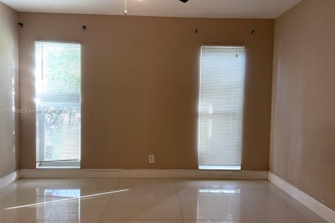 Condo in Lauderdale Lakes, Florida, 2 bedrooms  № 1811619 - photo 13