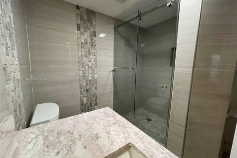 Condo in Lauderdale Lakes, Florida, 2 bedrooms  № 1811619 - photo 2
