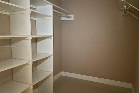 Condo in Lauderdale Lakes, Florida, 2 bedrooms  № 1811619 - photo 5