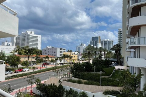 Снять в аренду кондоминиум в Майами-Бич, Флорида 1 спальня, 75.62м2, № 2043611 - фото 9