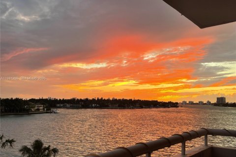 Снять в аренду кондоминиум в Майами-Бич, Флорида 1 спальня, 75.62м2, № 2043611 - фото 28