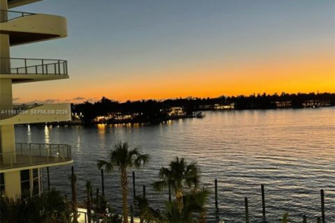 Снять в аренду кондоминиум в Майами-Бич, Флорида 1 спальня, 75.62м2, № 2043611 - фото 25