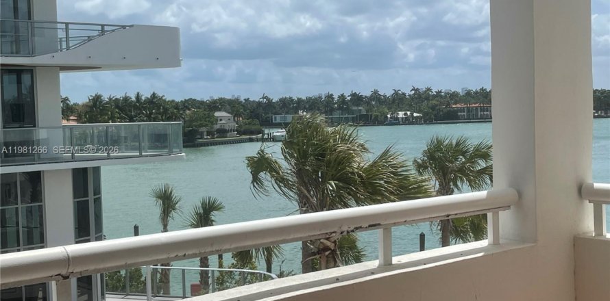 Кондоминиум с 1 спальней в Майами-Бич, Флорида № 2043611