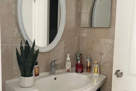 Снять в аренду кондоминиум в Майами-Бич, Флорида 1 спальня, 75.62м2, № 2043611 - фото 22