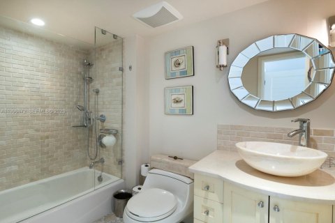 Adosado en venta en Key Biscayne, Florida, 4 dormitorios, 302.3 m2 № 2063516 - foto 26