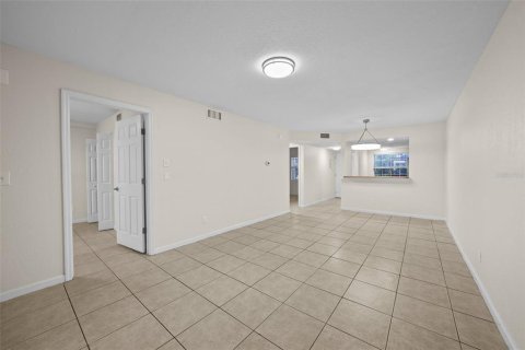Condominio en alquiler en Saint Petersburg, Florida, 2 dormitorios, 88.26 m2 № 1913629 - foto 7