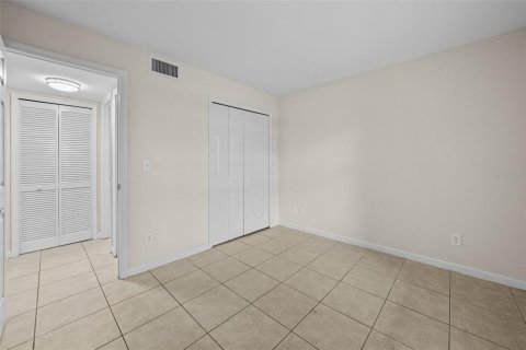Condominio en alquiler en Saint Petersburg, Florida, 2 dormitorios, 88.26 m2 № 1913629 - foto 15