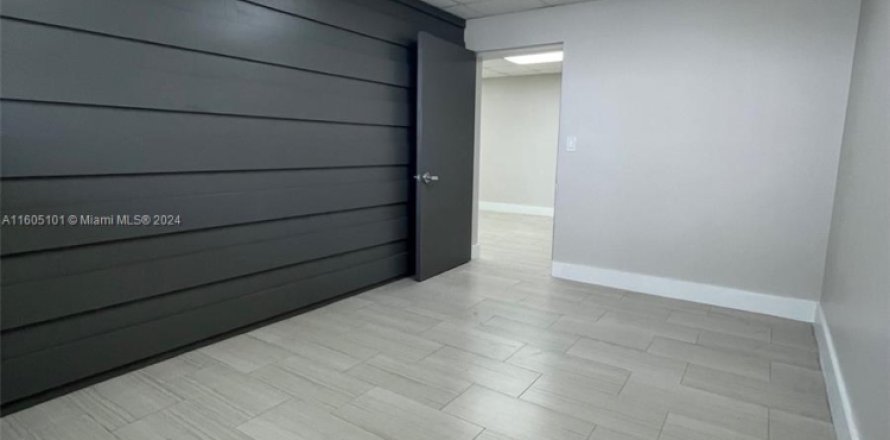 Oficina en North Miami, Florida № 1225873