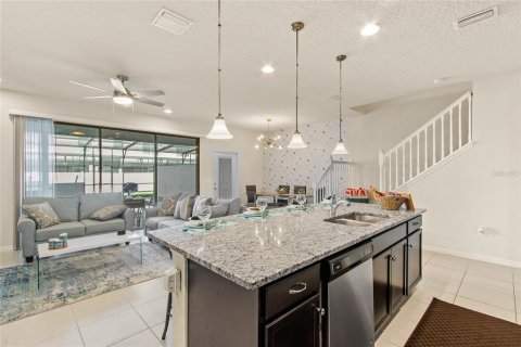 Touwnhouse à vendre à Kissimmee, Floride: 5 chambres, 210.24 m2 № 2134460 - photo 5