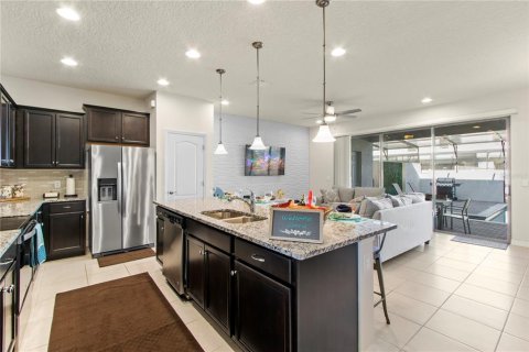 Touwnhouse à vendre à Kissimmee, Floride: 5 chambres, 210.24 m2 № 2134460 - photo 2