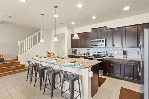 Touwnhouse à vendre à Kissimmee, Floride: 5 chambres, 210.24 m2 № 2134460 - photo 4