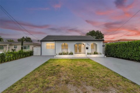 Villa ou maison à vendre à Miami, Floride: 4 chambres, 207.17 m2 № 1878574 - photo 4