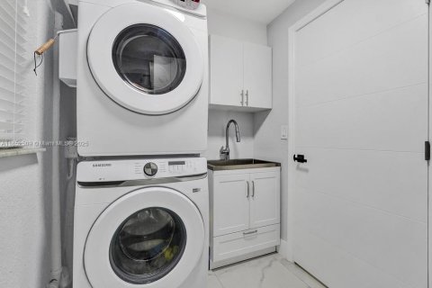Villa ou maison à vendre à Miami, Floride: 4 chambres, 207.17 m2 № 1878574 - photo 29