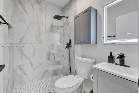 Villa ou maison à vendre à Miami, Floride: 4 chambres, 207.17 m2 № 1878574 - photo 15