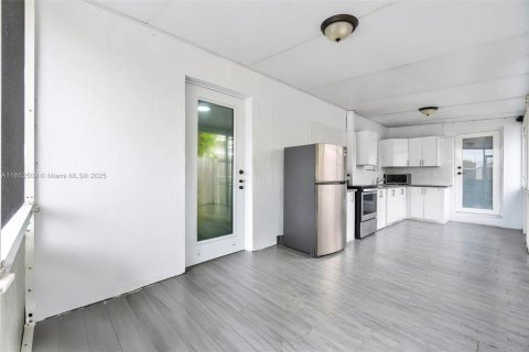 Villa ou maison à vendre à Miami, Floride: 4 chambres, 207.17 m2 № 1878574 - photo 30