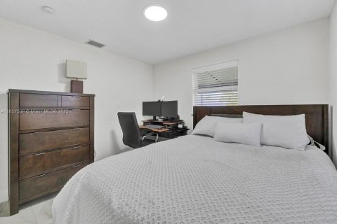 Villa ou maison à vendre à Miami, Floride: 4 chambres, 207.17 m2 № 1878574 - photo 19