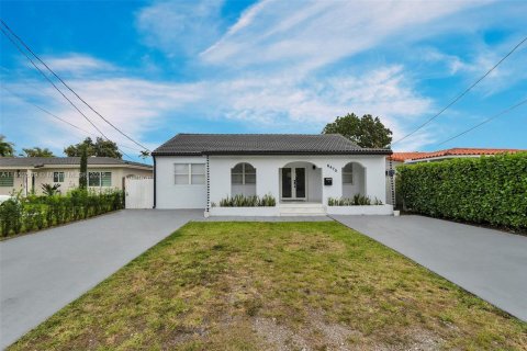 Villa ou maison à vendre à Miami, Floride: 4 chambres, 207.17 m2 № 1878574 - photo 1