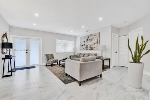 Villa ou maison à vendre à Miami, Floride: 4 chambres, 207.17 m2 № 1878574 - photo 5