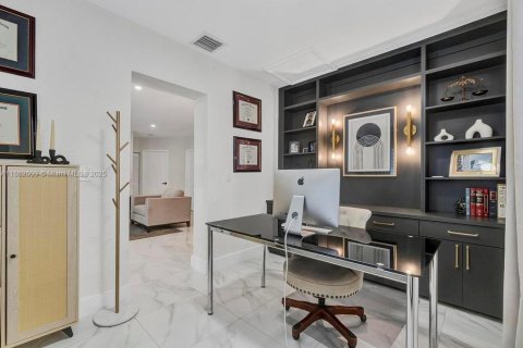 Villa ou maison à vendre à Miami, Floride: 4 chambres, 207.17 m2 № 1878574 - photo 25