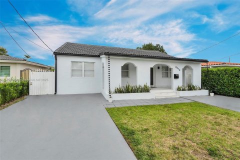 Villa ou maison à vendre à Miami, Floride: 4 chambres, 207.17 m2 № 1878574 - photo 2